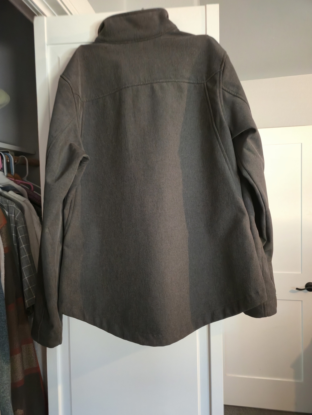Ariat/Pendleton Gray Softshell Utility Jacket with Patterned Lining - Picture 2 of 4